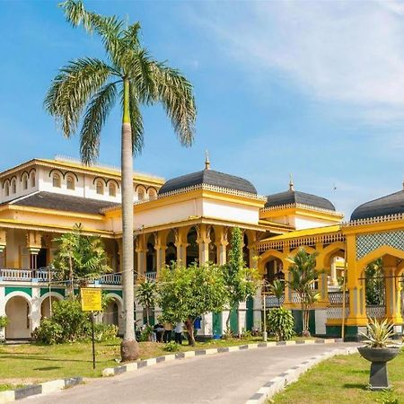 De Paris Hotel Medan Exteriör bild