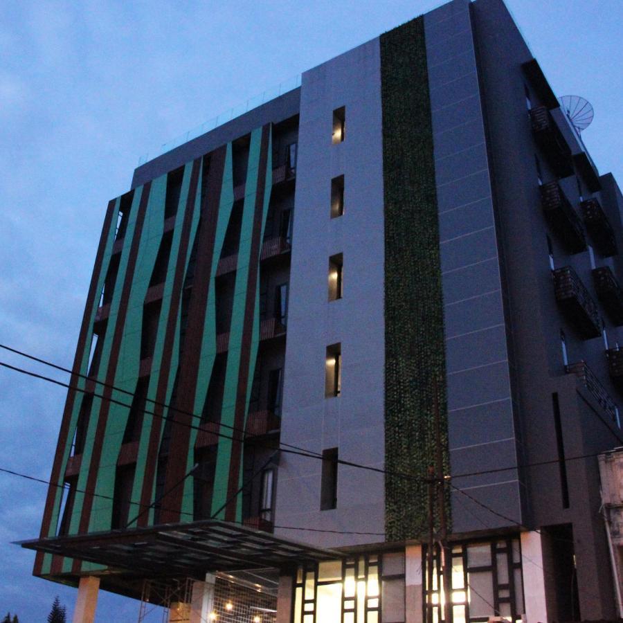 De Paris Hotel Medan Exteriör bild