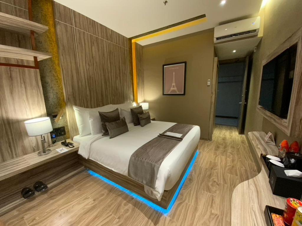 De Paris Hotel Medan Exteriör bild