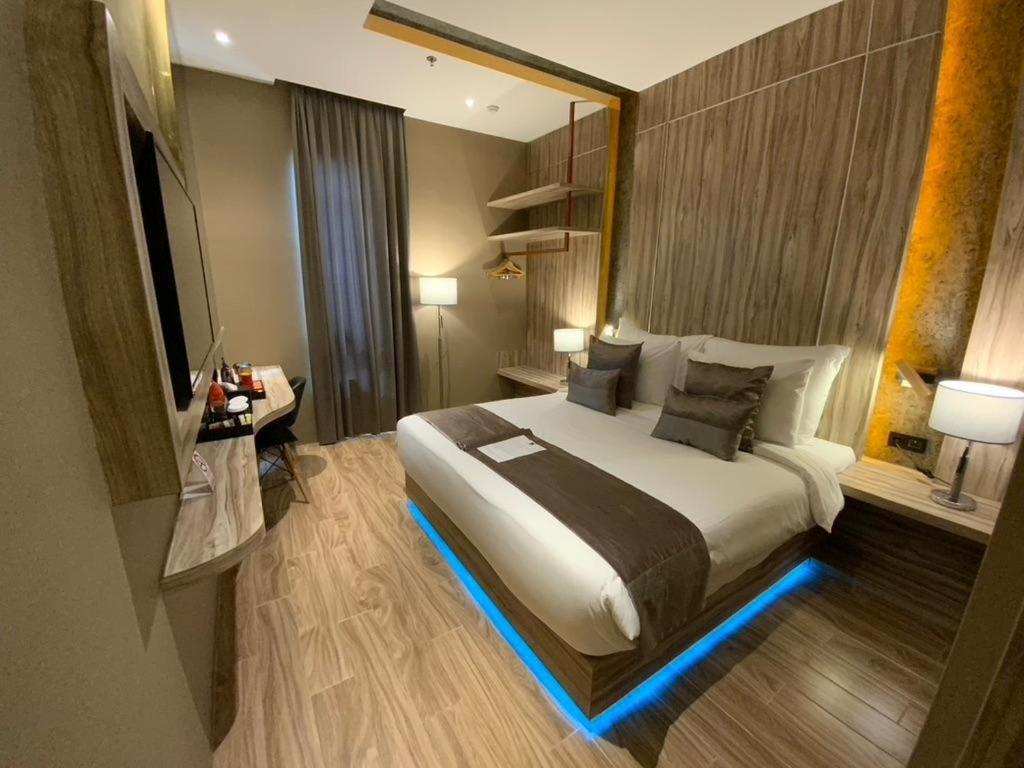 De Paris Hotel Medan Exteriör bild