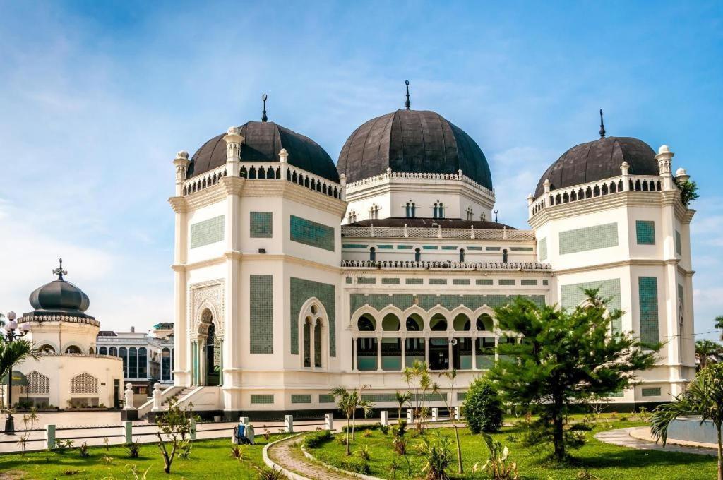 De Paris Hotel Medan Exteriör bild