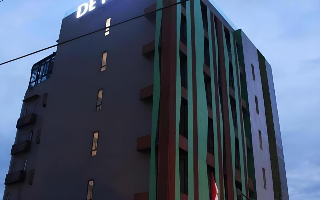 De Paris Hotel Medan Exteriör bild